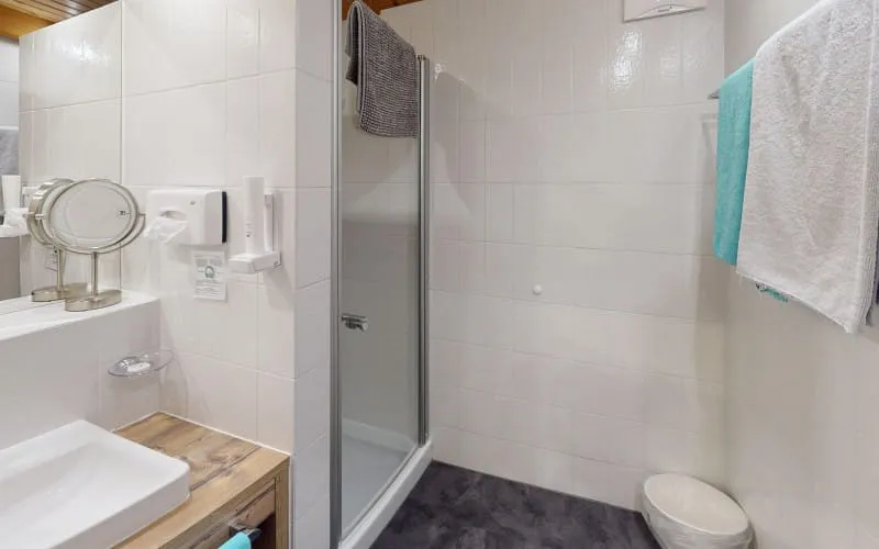 forellenstubeloferbathroom3.jpg